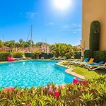 Pcogasto - Golfe De St-tropez - Dans Avec Piscine Avec Vue Sur Marina Appartement *